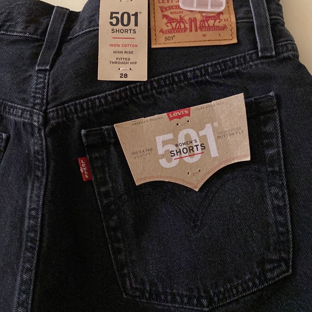 NWT Levi’s 501 High Rise Raw Hem Shorts Size 28 - Picture 6 of 10